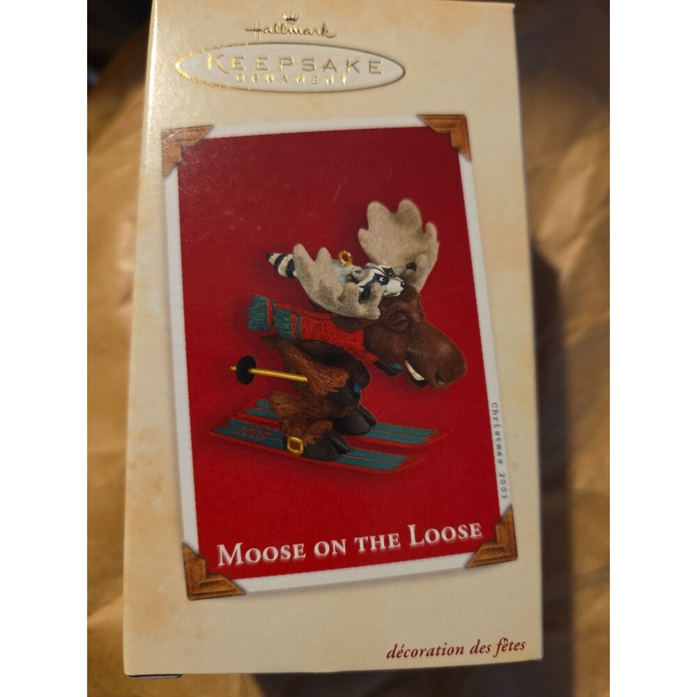 2003 Hallmark Keepsake MOOSE ON THE LOOSE Moose W/ Raccoon Skiing Ski Ornament